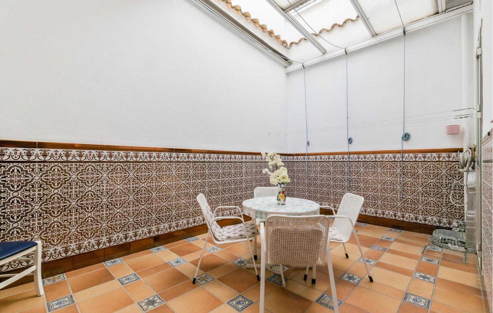 Cozy Apartment In Sevilla With Kitchen Sevilha Exterior foto