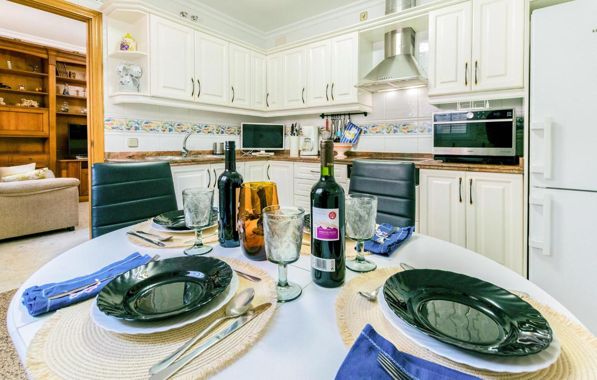 Cozy Apartment In Sevilla With Kitchen Sevilha Exterior foto