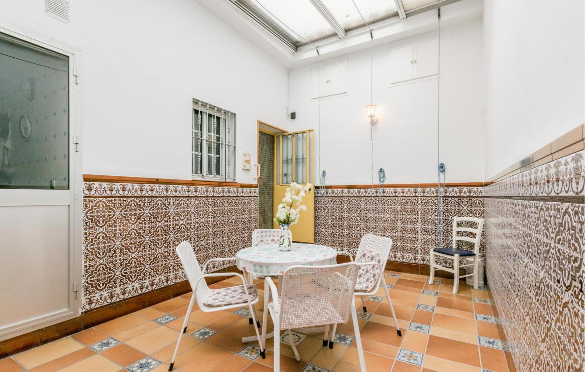 Cozy Apartment In Sevilla With Kitchen Sevilha Exterior foto